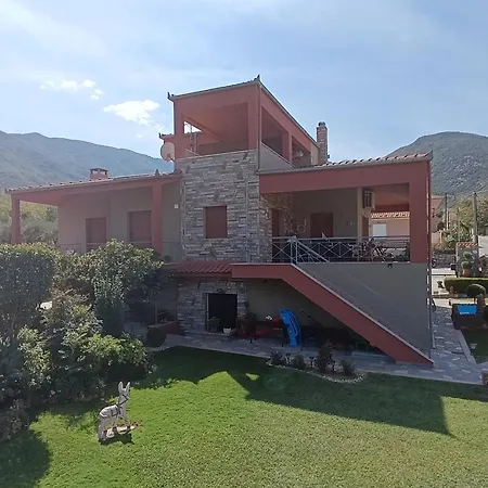 Nikoletta Villa