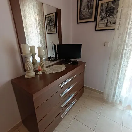 Nikoletta فيلة