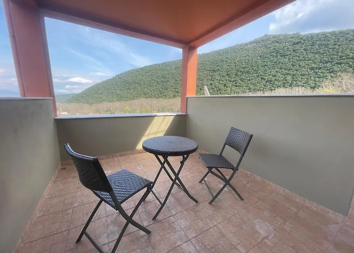Nikoletta Villa *