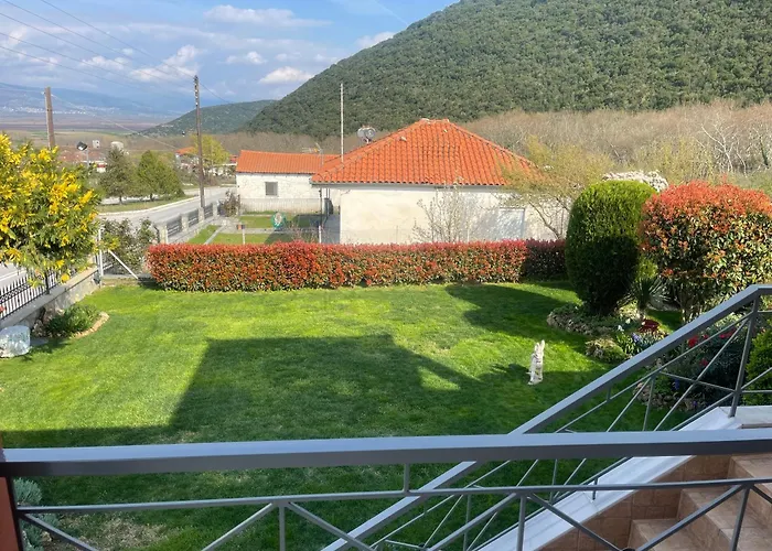 Nikoletta Villa *